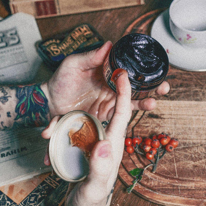 Dick Johnson - POMADE INEPUISABLE - Den Uovervindelige Pomade - klunkevoks.dk